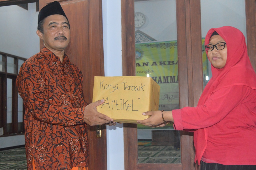 lomba menulis karya artikel terbaik di raih oleh Amma